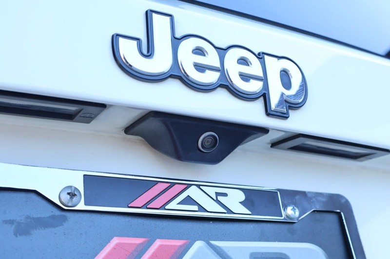 Jeep Renegade Vehicle Full-screen Gallery Image 08