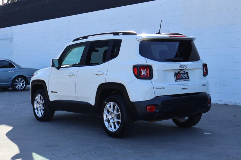 Jeep Renegade Vehicle Full-screen Gallery Image 10