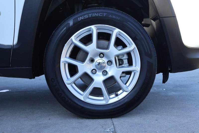 Jeep Renegade Vehicle Full-screen Gallery Image 14