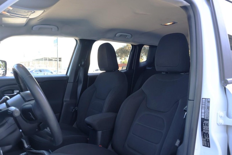 Jeep Renegade Vehicle Full-screen Gallery Image 19