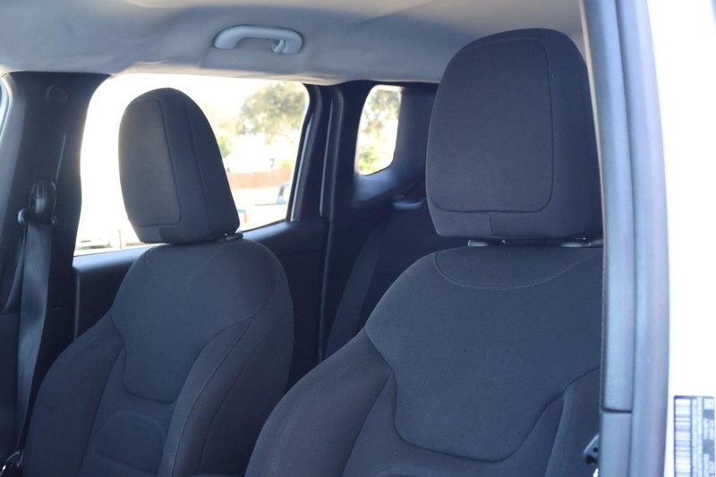 Jeep Renegade Vehicle Full-screen Gallery Image 20