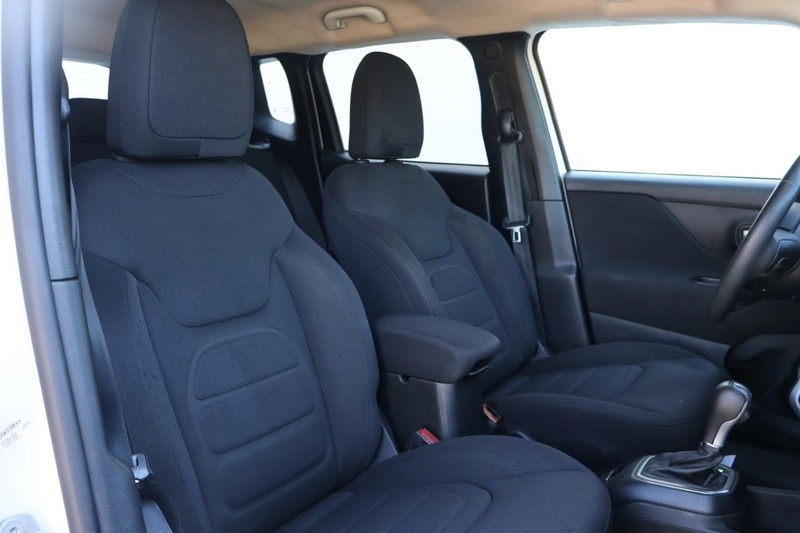 Jeep Renegade Vehicle Full-screen Gallery Image 22