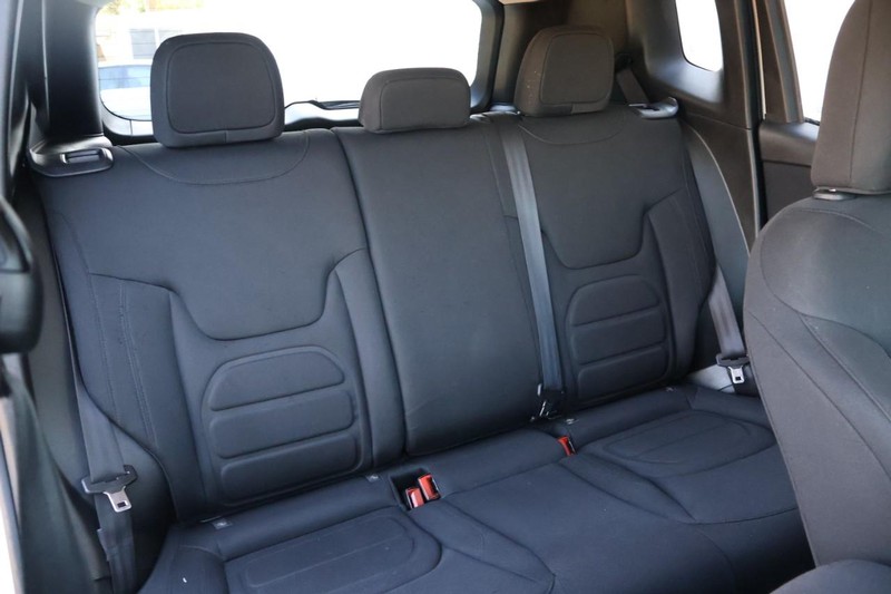 Jeep Renegade Vehicle Full-screen Gallery Image 23