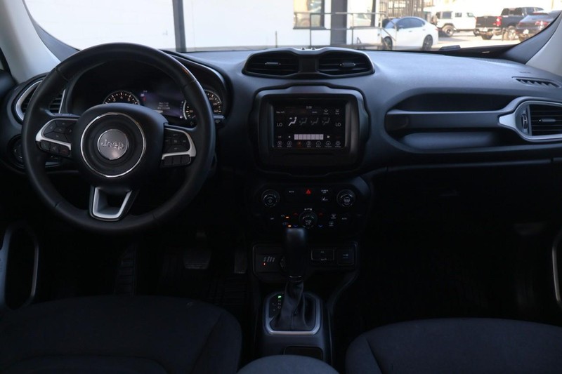 Jeep Renegade Vehicle Full-screen Gallery Image 24