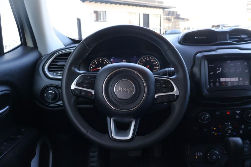 Jeep Renegade Vehicle Full-screen Gallery Image 26