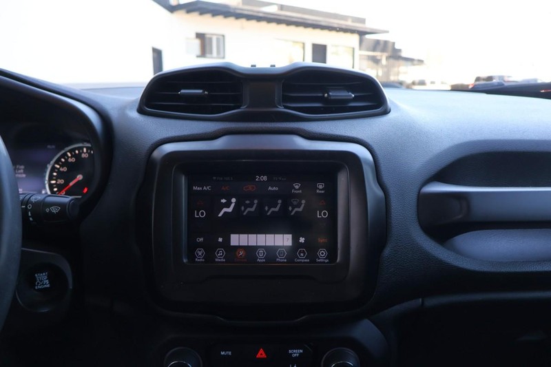 Jeep Renegade Vehicle Full-screen Gallery Image 28