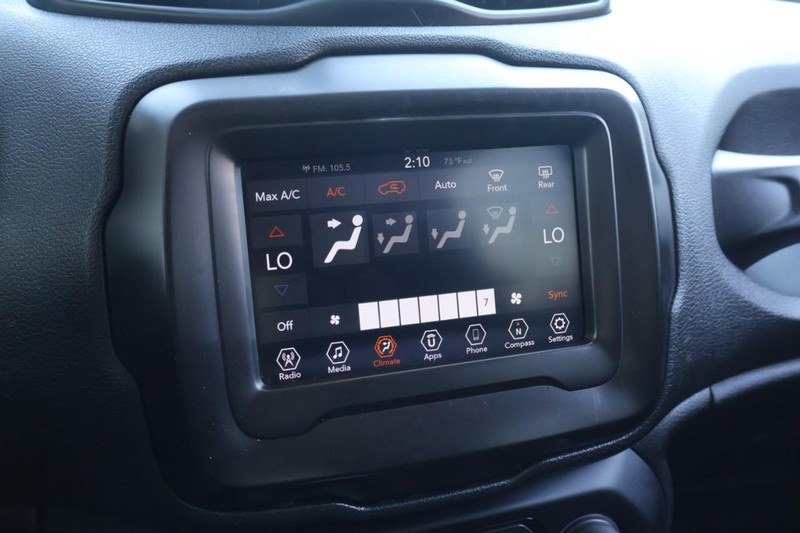 Jeep Renegade Vehicle Full-screen Gallery Image 29