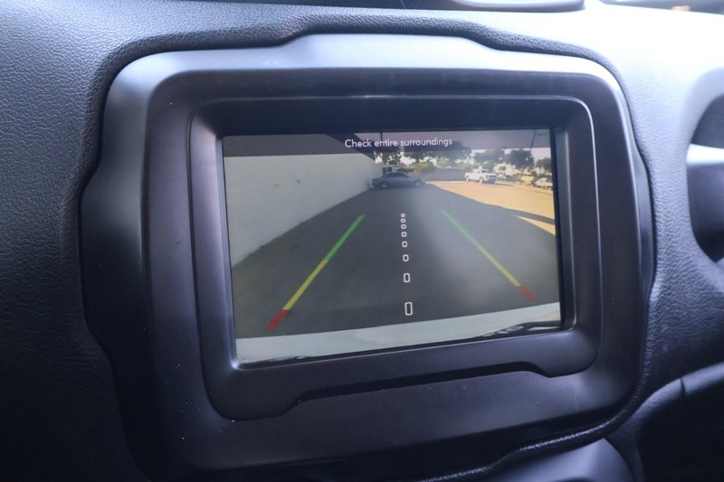 Jeep Renegade Vehicle Full-screen Gallery Image 30