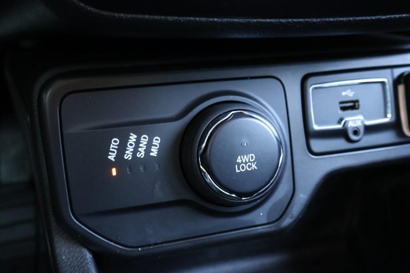 Jeep Renegade Vehicle Full-screen Gallery Image 32