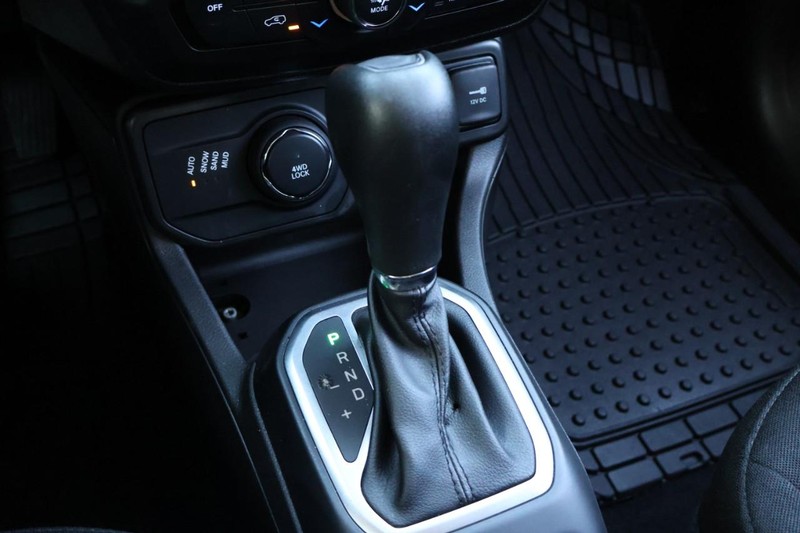 Jeep Renegade Vehicle Full-screen Gallery Image 33