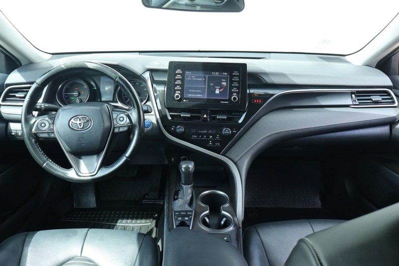 Toyota Camry Hybrid Vehicle Full-screen Gallery Image 28