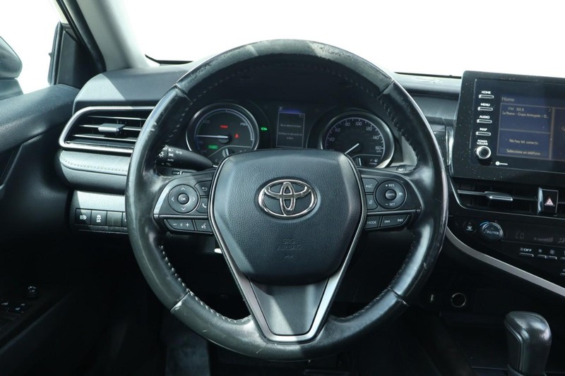 Toyota Camry Hybrid Vehicle Full-screen Gallery Image 30