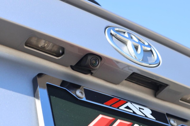 Toyota RAV4 Vehicle Full-screen Gallery Image 08