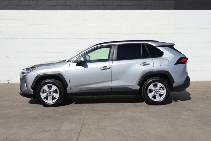Toyota RAV4 Vehicle Full-screen Gallery Image 12