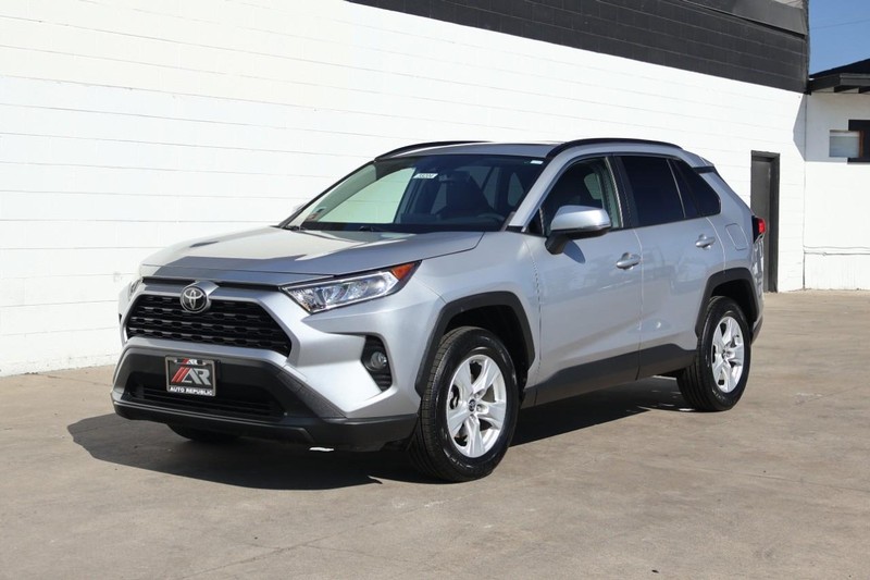 Toyota RAV4 Vehicle Full-screen Gallery Image 13
