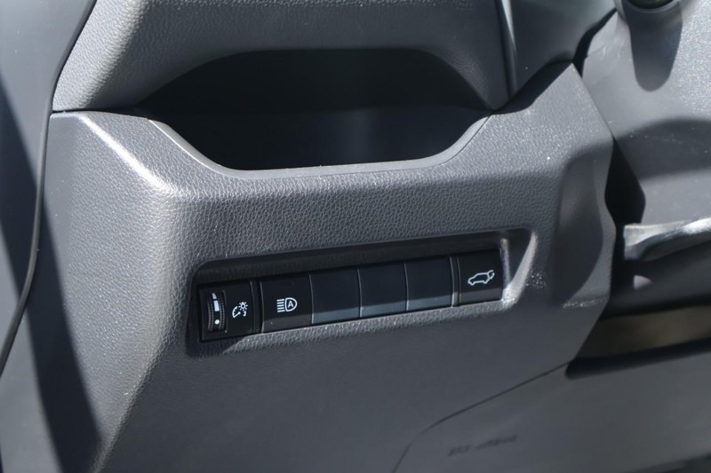 Toyota RAV4 Vehicle Full-screen Gallery Image 18