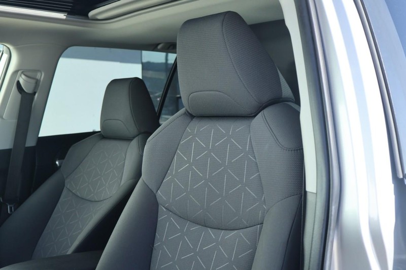 Toyota RAV4 Vehicle Full-screen Gallery Image 21