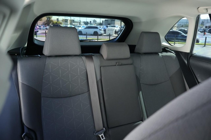 Toyota RAV4 Vehicle Full-screen Gallery Image 24