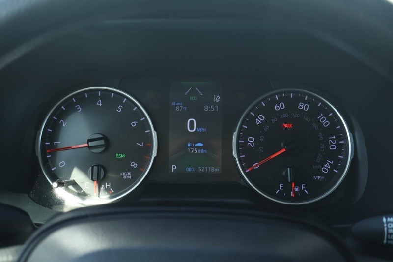 Toyota RAV4 Vehicle Full-screen Gallery Image 26