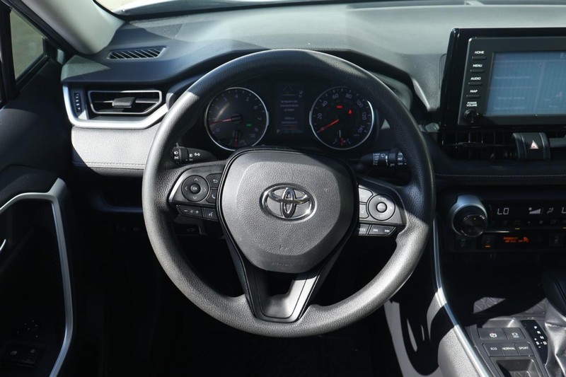 Toyota RAV4 Vehicle Full-screen Gallery Image 27