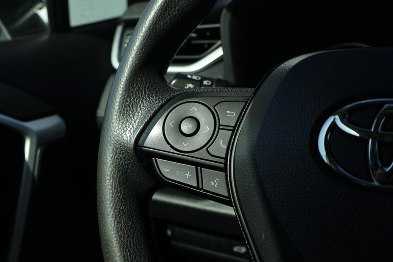 Toyota RAV4 Vehicle Full-screen Gallery Image 28