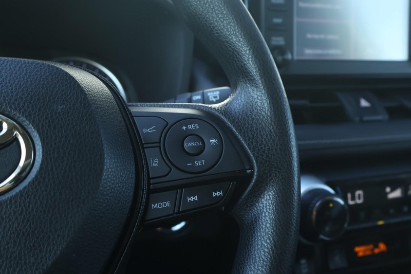 Toyota RAV4 Vehicle Full-screen Gallery Image 29