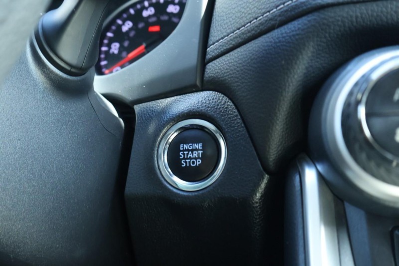 Toyota RAV4 Vehicle Full-screen Gallery Image 30