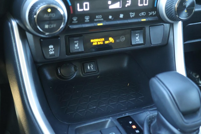 Toyota RAV4 Vehicle Full-screen Gallery Image 37