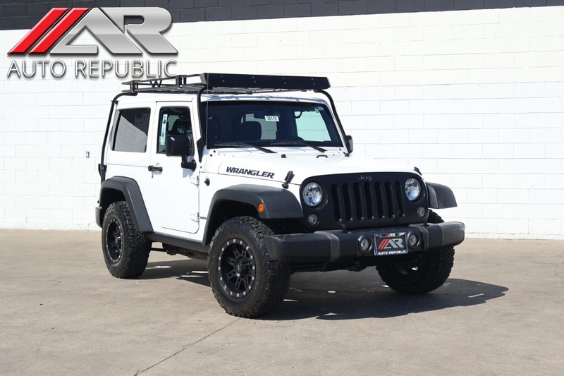 Jeep Wrangler Vehicle Full-screen Gallery Image 01
