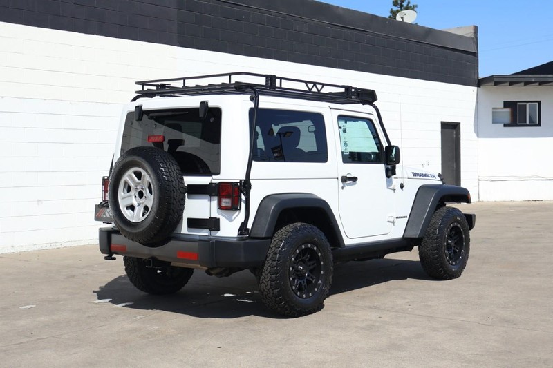 Jeep Wrangler Vehicle Full-screen Gallery Image 05