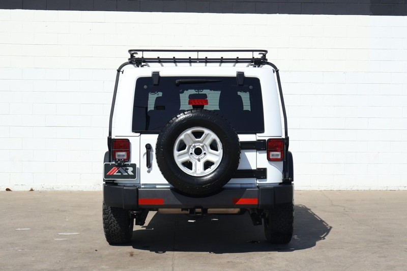 Jeep Wrangler Vehicle Full-screen Gallery Image 06