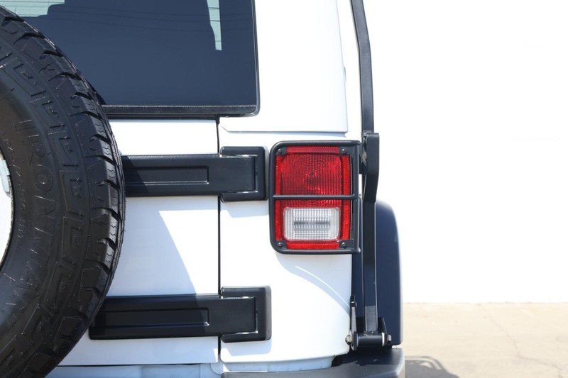 Jeep Wrangler Vehicle Full-screen Gallery Image 07