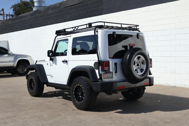 Jeep Wrangler Vehicle Full-screen Gallery Image 09