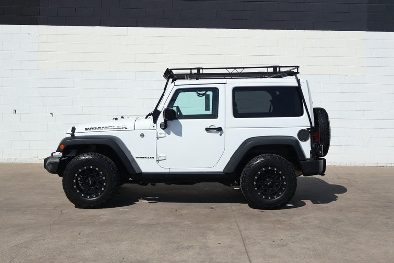 Jeep Wrangler Vehicle Full-screen Gallery Image 10