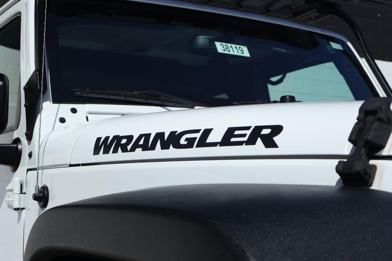 Jeep Wrangler Vehicle Full-screen Gallery Image 12