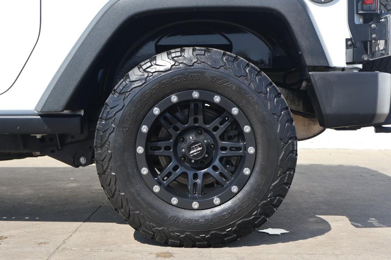 Jeep Wrangler Vehicle Full-screen Gallery Image 15