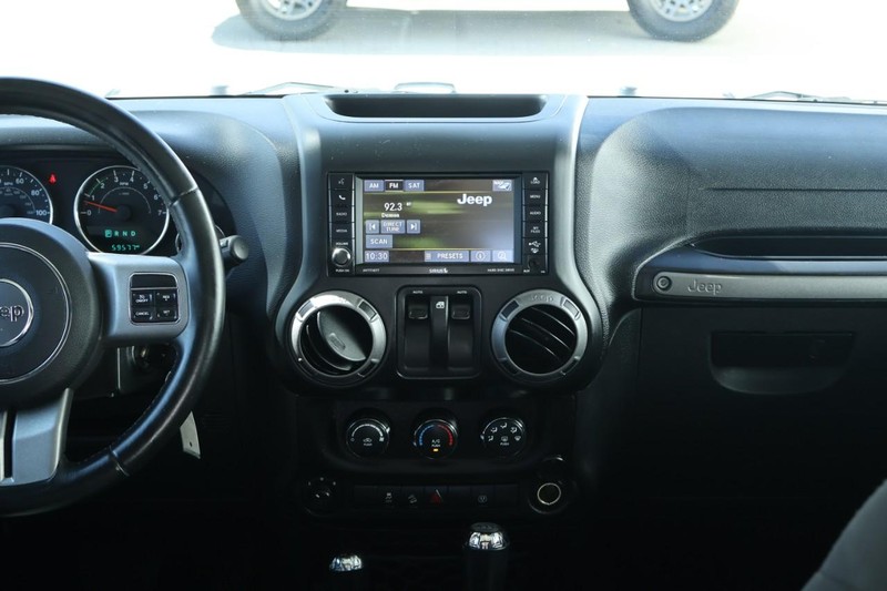 Jeep Wrangler Vehicle Full-screen Gallery Image 29