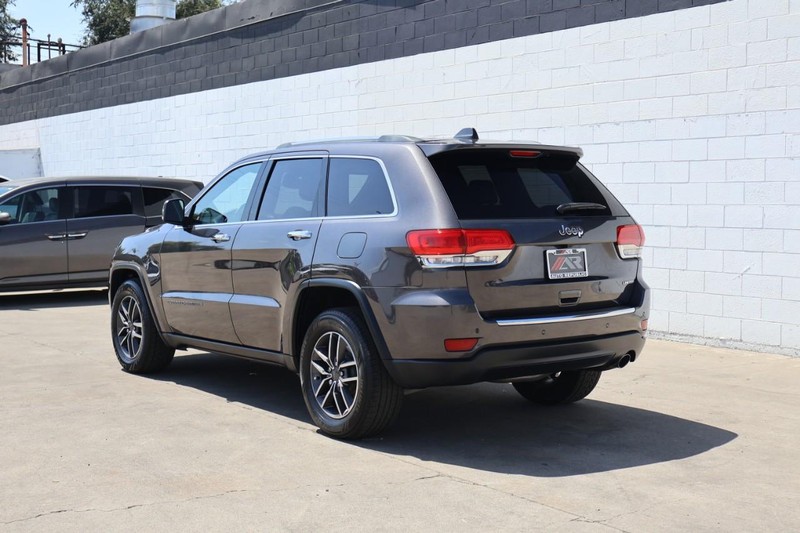 Jeep Grand Cherokee Vehicle Full-screen Gallery Image 11