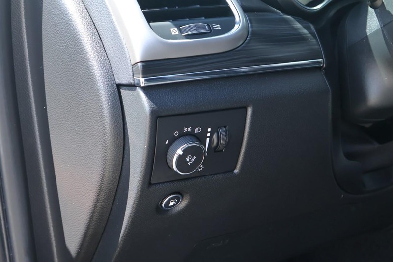 Jeep Grand Cherokee Vehicle Full-screen Gallery Image 19