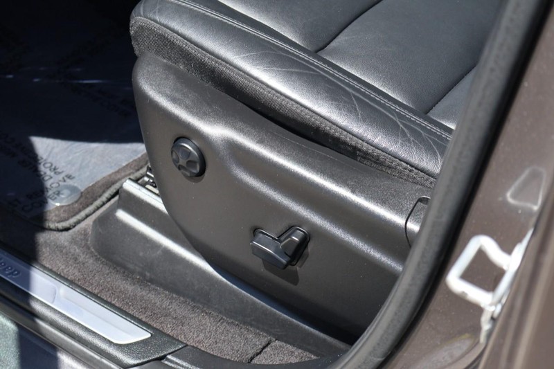 Jeep Grand Cherokee Vehicle Full-screen Gallery Image 20