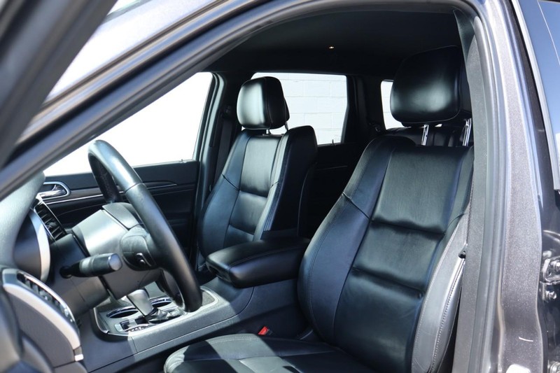 Jeep Grand Cherokee Vehicle Full-screen Gallery Image 21