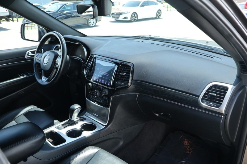 Jeep Grand Cherokee Vehicle Full-screen Gallery Image 23