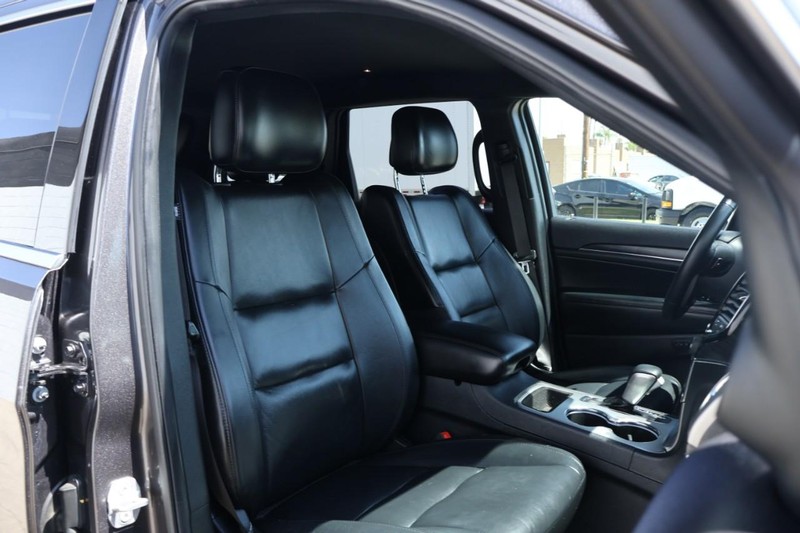 Jeep Grand Cherokee Vehicle Full-screen Gallery Image 25