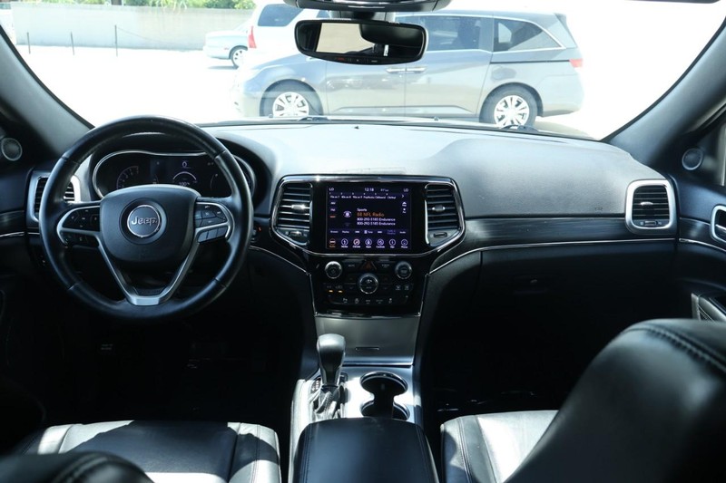 Jeep Grand Cherokee Vehicle Full-screen Gallery Image 27