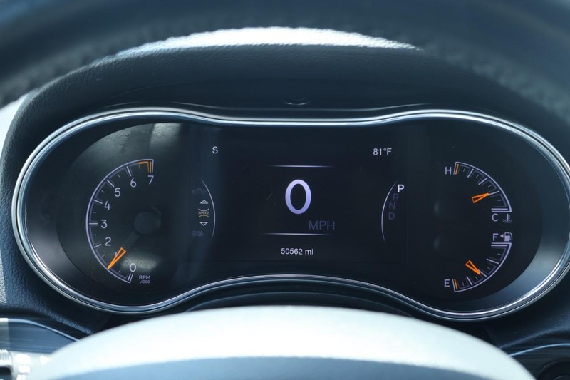 Jeep Grand Cherokee Vehicle Full-screen Gallery Image 28