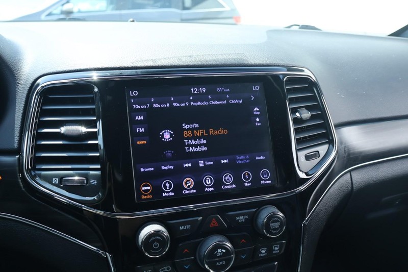 Jeep Grand Cherokee Vehicle Full-screen Gallery Image 33