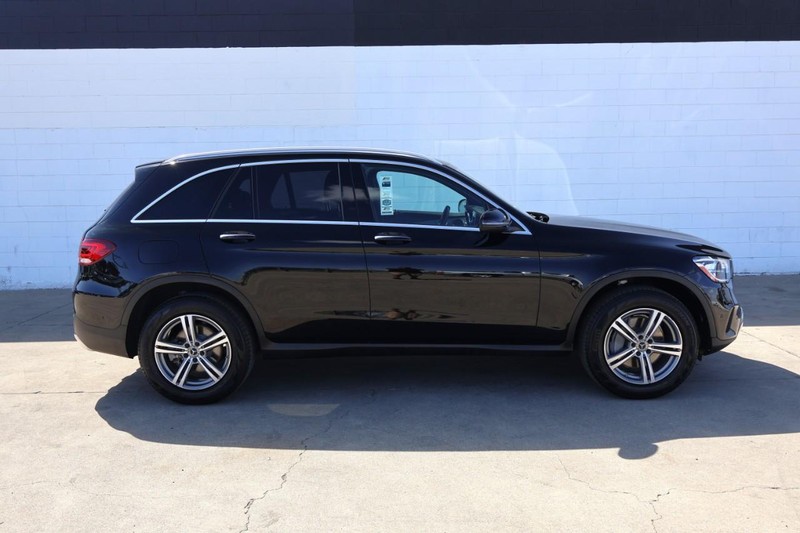 Mercedes-Benz GLC Vehicle Full-screen Gallery Image 04