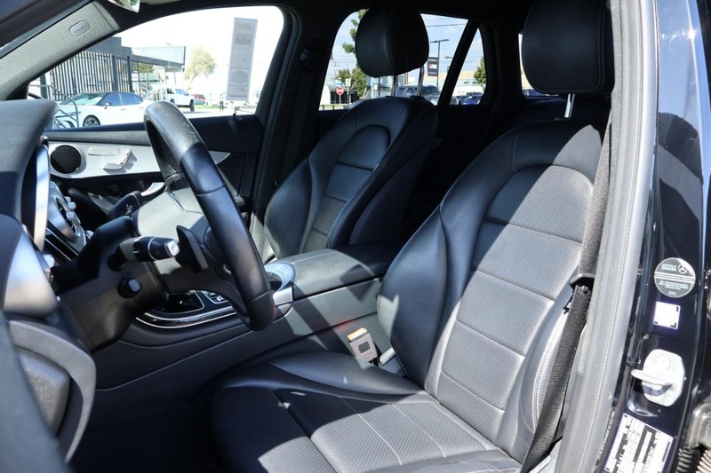 Mercedes-Benz GLC Vehicle Full-screen Gallery Image 19