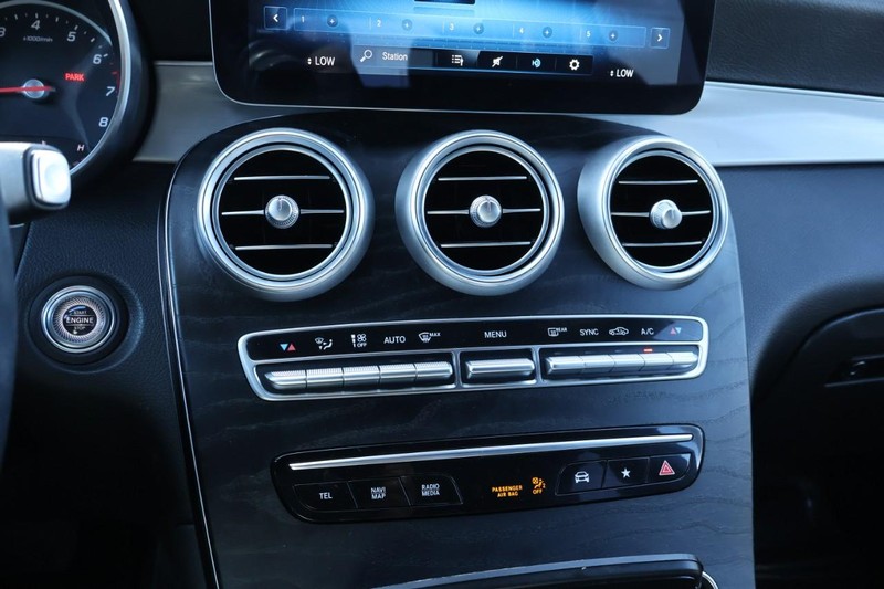 Mercedes-Benz GLC Vehicle Full-screen Gallery Image 33