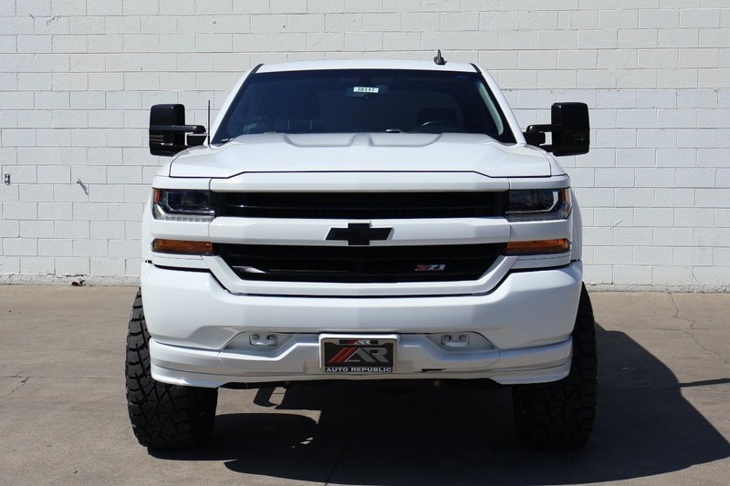 Chevrolet Silverado 1500 Vehicle Full-screen Gallery Image 02